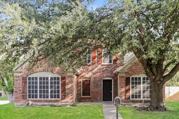 2716 Hemingway Dr Grand Prairie, TX 75052